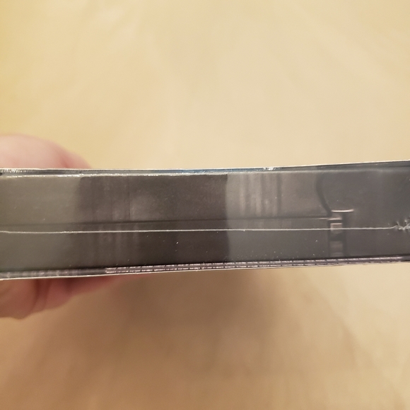 Stranger Things First Season DVD Unopened Set - Picture 5 of 7